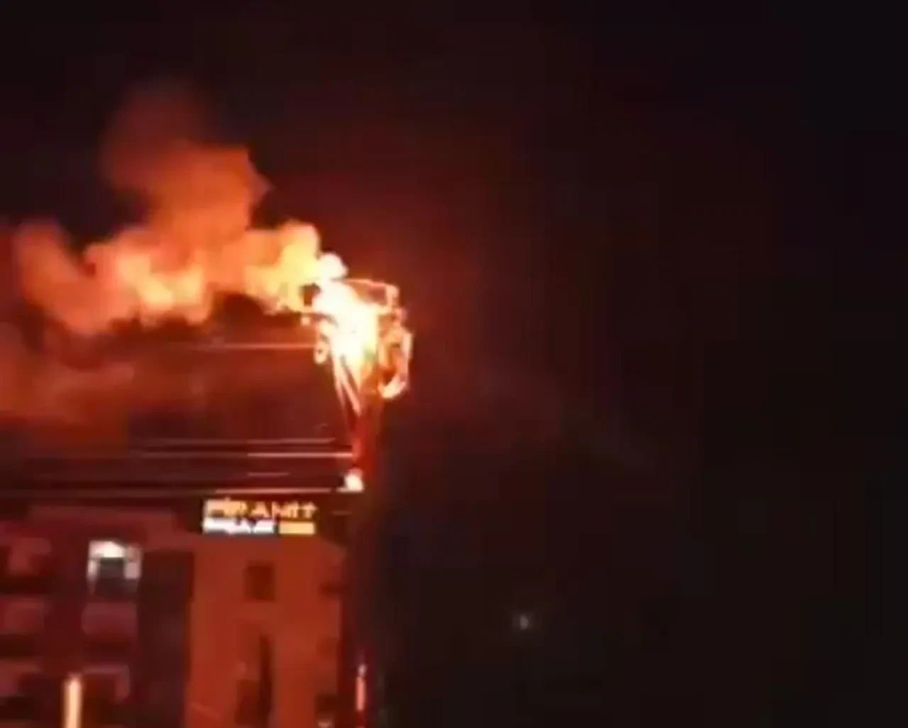 Van'da panik dolu anlar! Elektrik trafosu havai fişek gibi patladı