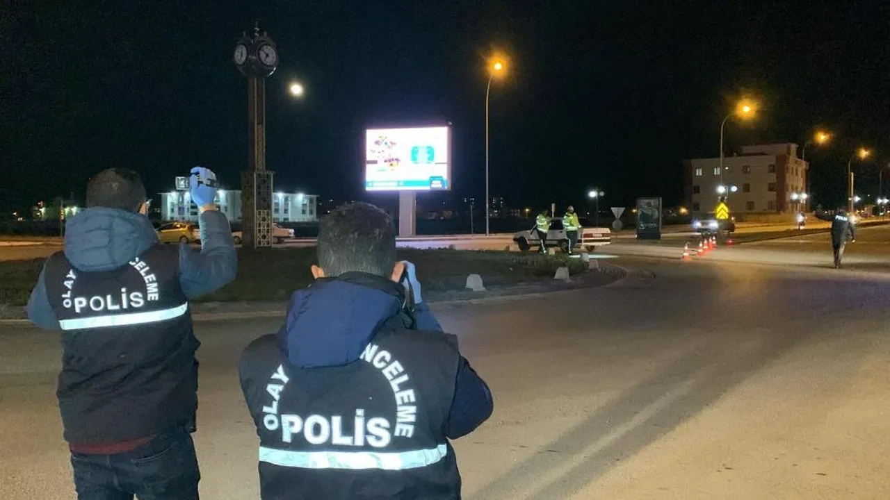 17 yaşındaki gencin korkunç sonu! Otomobile çarparak metrelerce savruldu