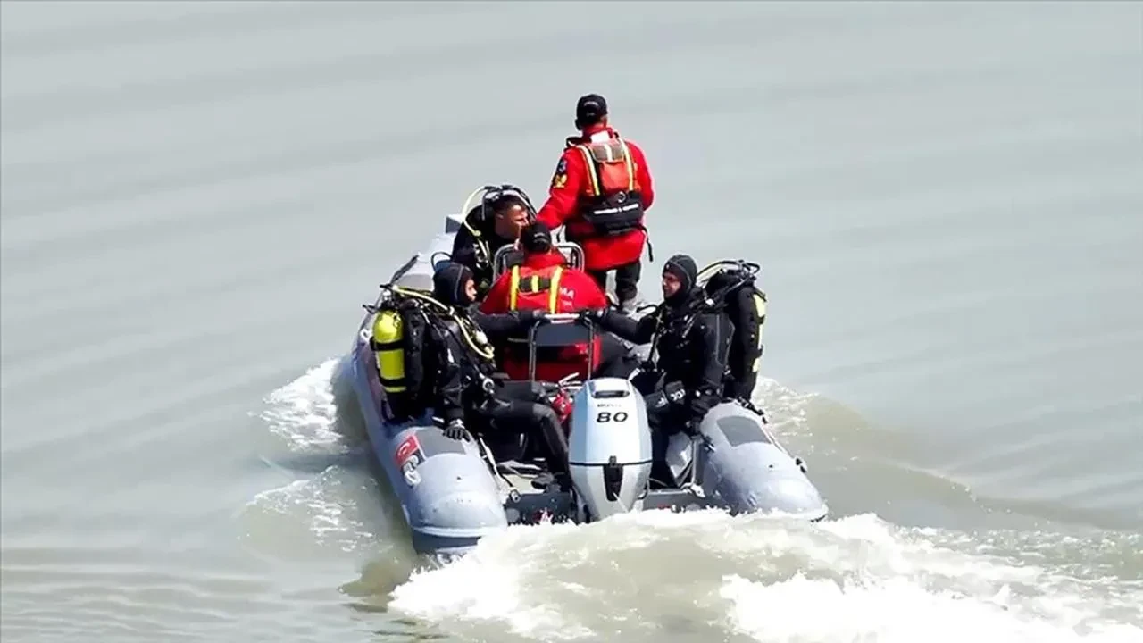 Adana'da tedirgin bekleyiş! Sırra kadem basan çocuğun terliği bulundu: Takviye ekip bölgede