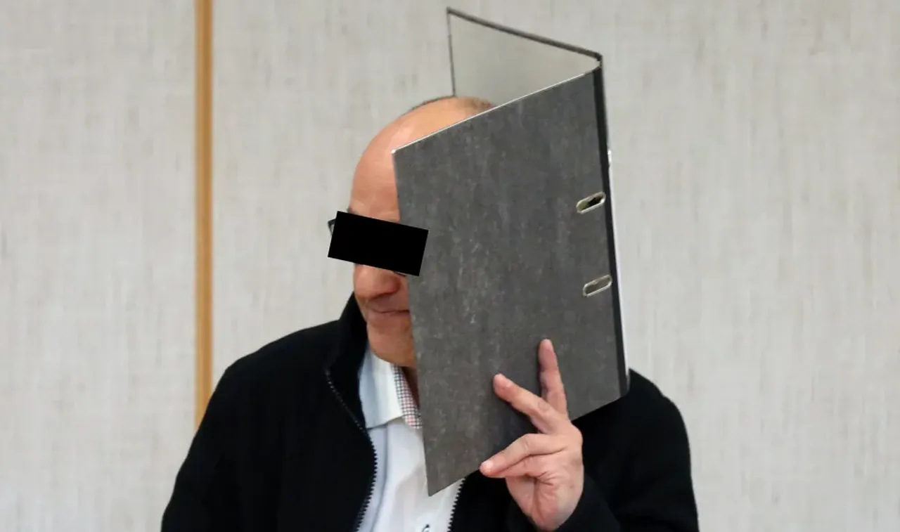 Almanya Başbakanı Olaf Scholz'a sarılmanın cezası kesildi! Binlerce lira ödeyecek