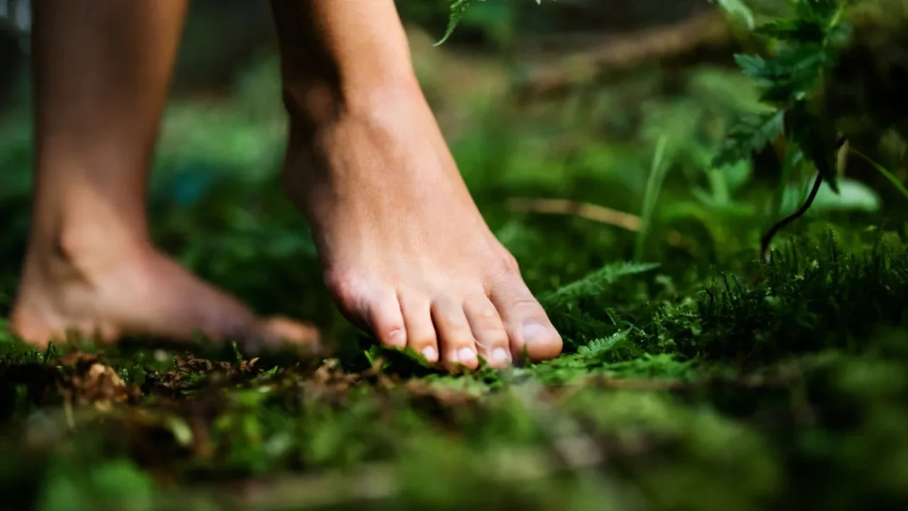 Çıplak ayakla dolaşmanın faydalarını biliyor musunuz?