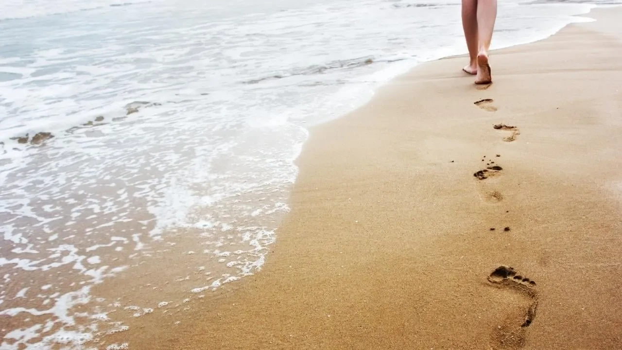 Çıplak ayakla dolaşmanın faydalarını biliyor musunuz?