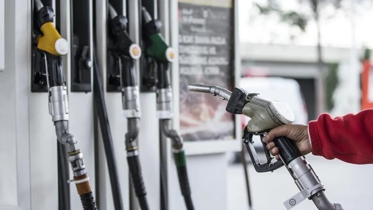 İndirimlerin ömrü kısa oldu akaryakıt fiyatı değişti! Benzine gelen zam pompaya yansıdı
