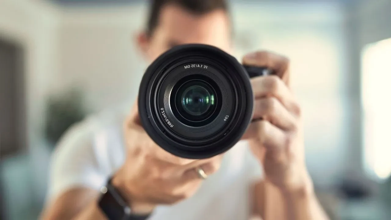 Kaldığınız odada izleniyor olabilirsiniz! Otelde gizli kamera tespiti için bu yöntemleri deneyin