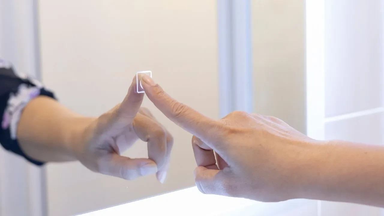 Kaldığınız odada izleniyor olabilirsiniz! Otelde gizli kamera tespiti için bu yöntemleri deneyin