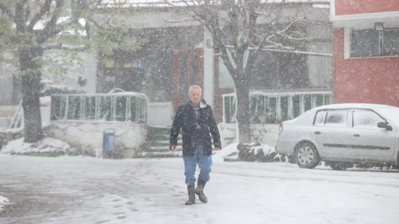 Meteoroloji'den 27 il için sarı kodlu kar uyarısı! İşte 15 Nisan hava durumu