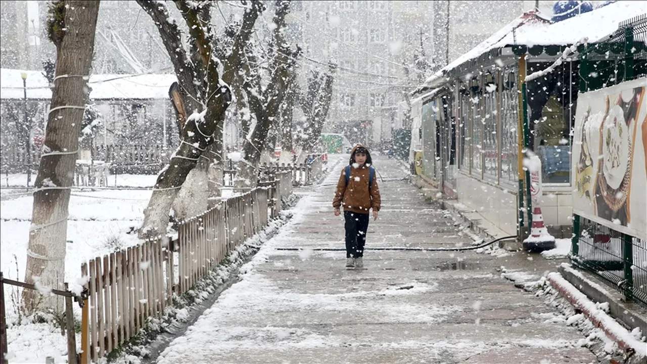 Meteoroloji'den 27 il için sarı kodlu kar uyarısı! İşte 15 Nisan hava durumu