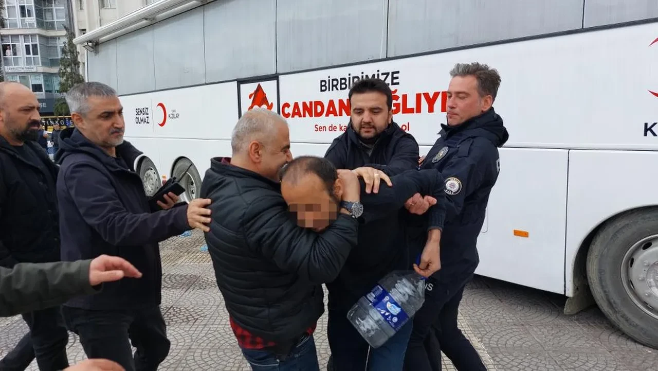 Tek bir isteği için benzin döküp kendini yakmaya çalıştı! 