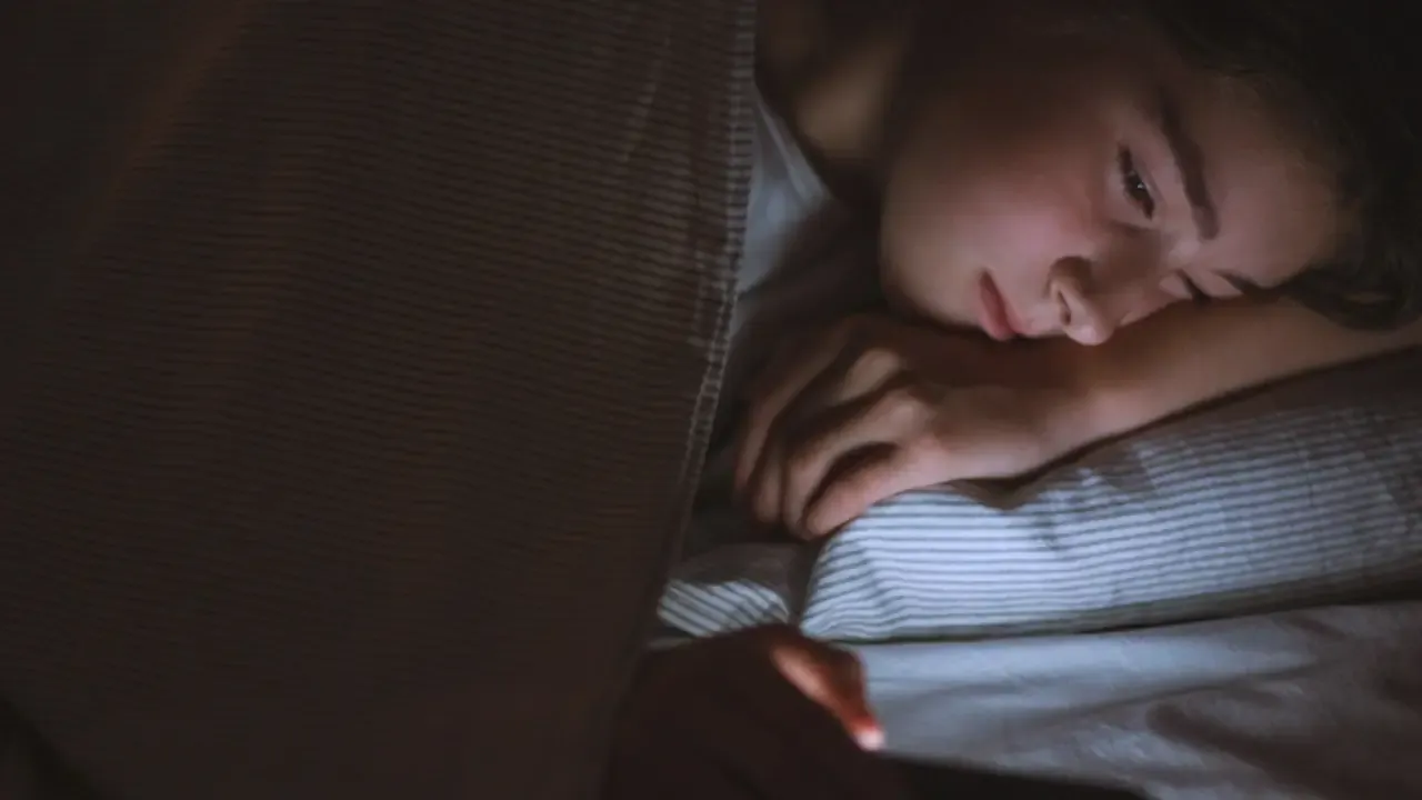 Yatakta telefona bakanlar her 1 saatte bunu yaşıyor