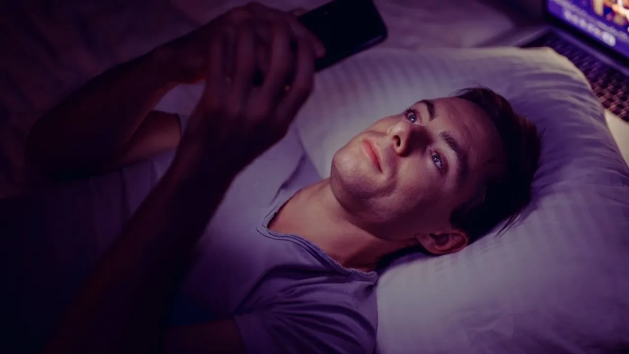 Yatakta telefona bakanlar her 1 saatte bunu yaşıyor