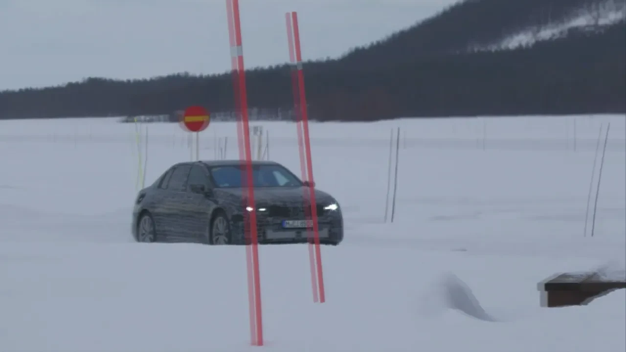 Yeni 2026 BMW 3 EV Mule ilk kez  görüntülendi! Izgarada beklenen değişiklik