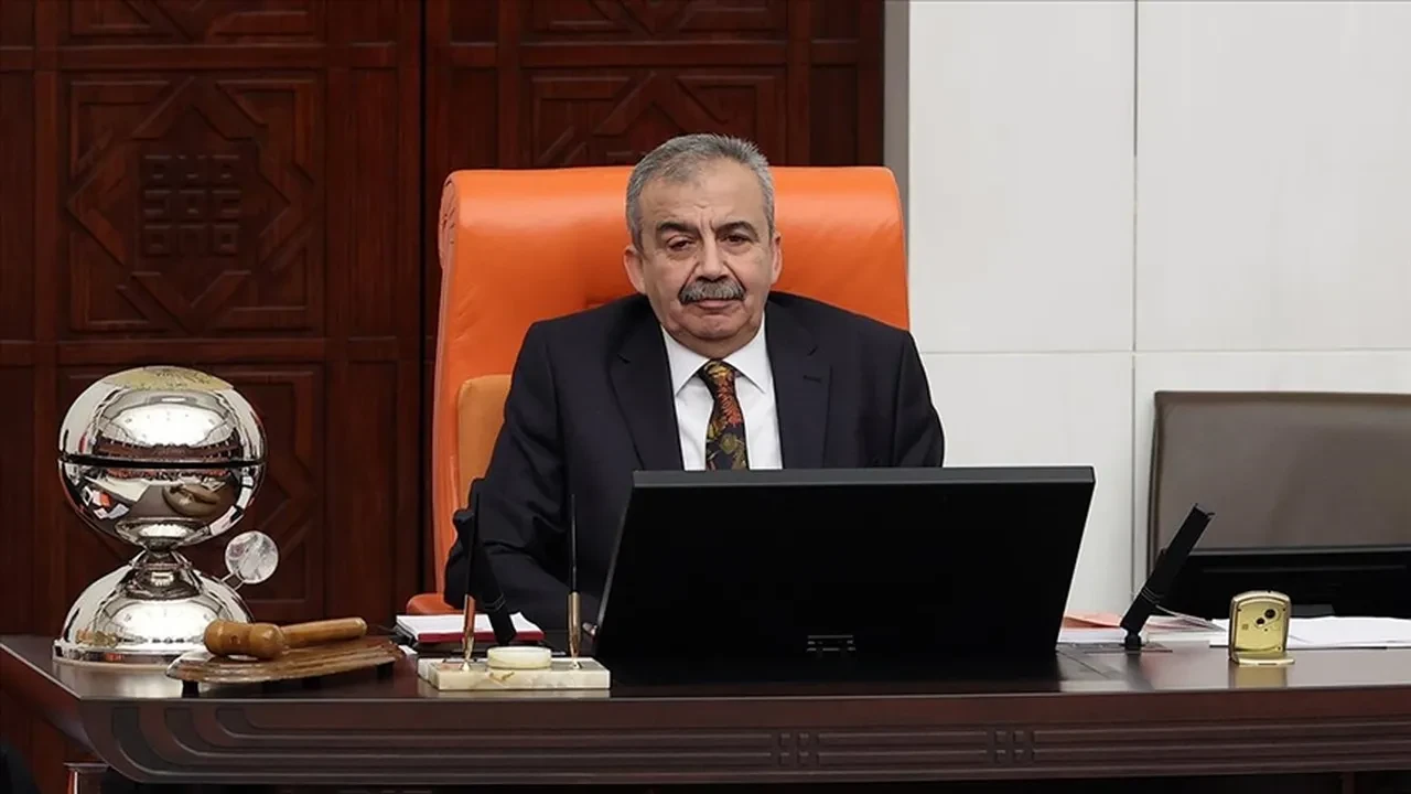 Bakan Memişoğlu’ndan Sırrı Süreyya Önder açıklaması: "Yırtılma tespit edildi"