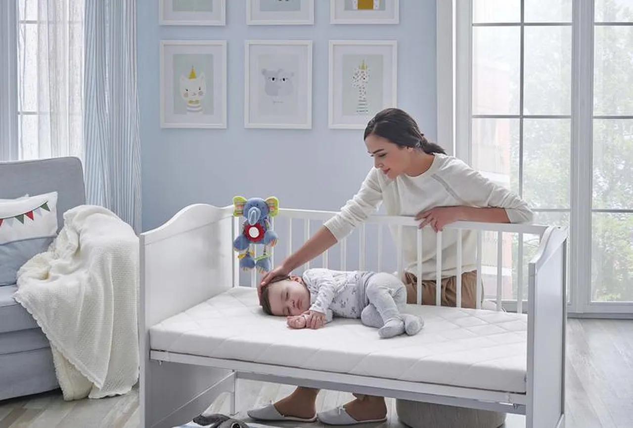 Bebek yatakları ve çarşaflar beyin sağlığına zararlı kimyasallar salıyor