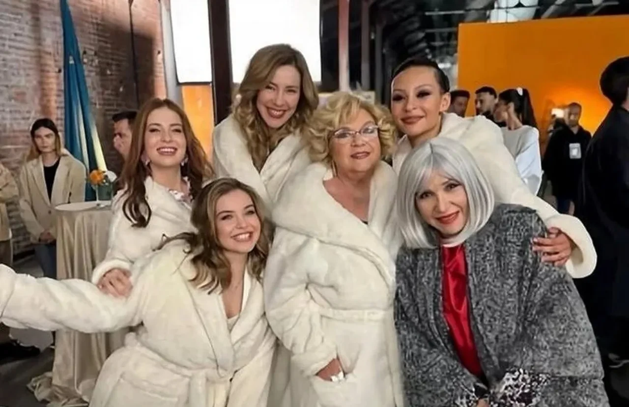 Defne joy Foster, yapay zekayla Sihirli Annem filminde rol alacak