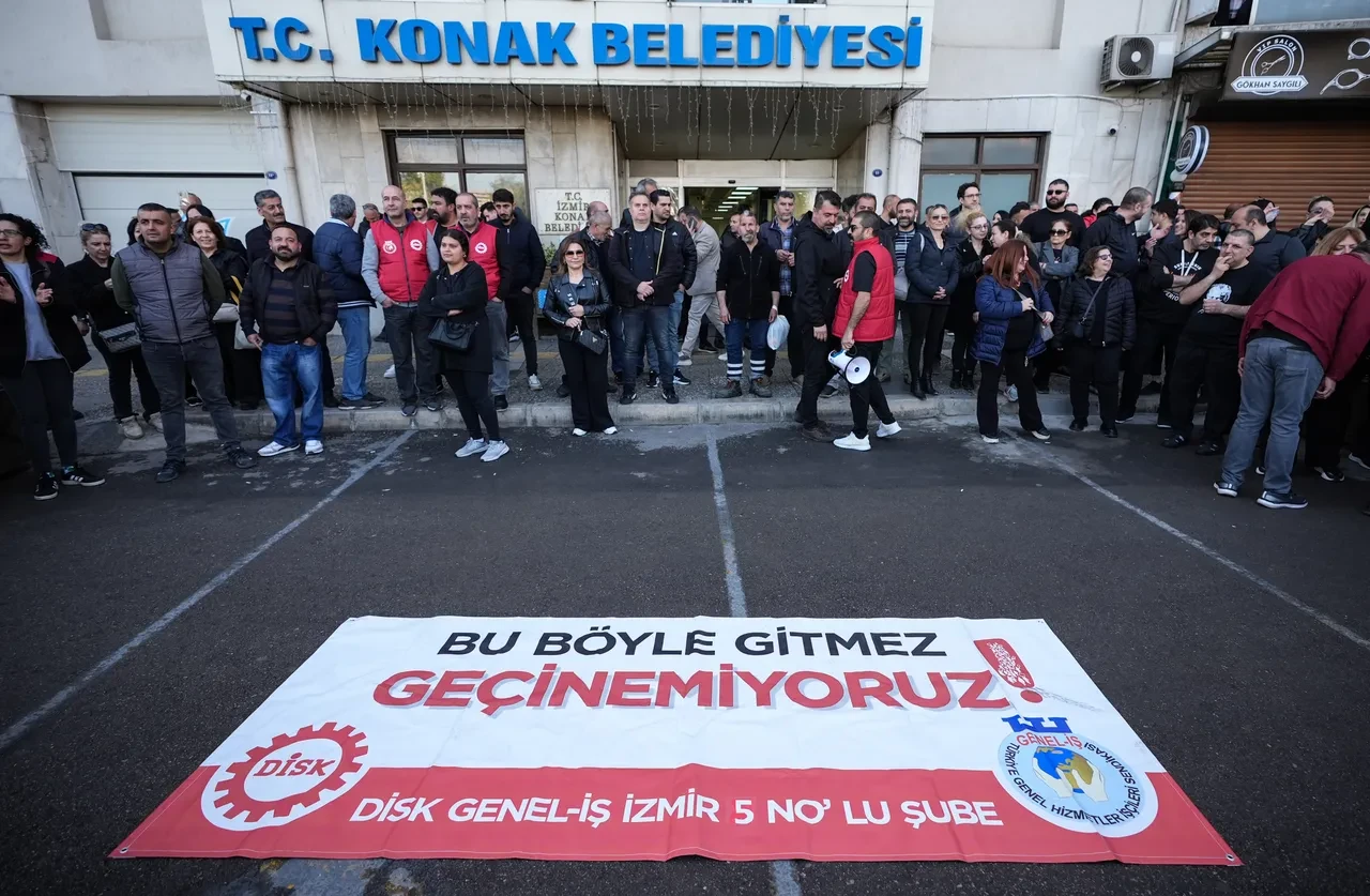 Maaşı eksik yatan belediye işçileri greve çıktı! Miktarı paylaşıp "Çocuk muyuz?" diye sordu