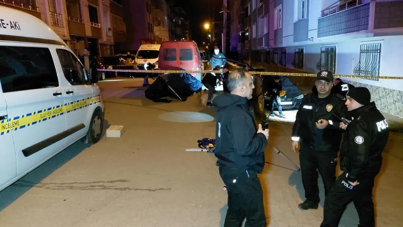Samsun'da cani koca dehşeti: Uzaklaştırma kararı bulunan eşini sokak ortasında öldürdü