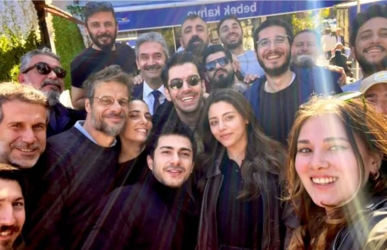 Serkan Tınmaz, Kızılcık Şerbeti ekibiyle karşılaştı! 