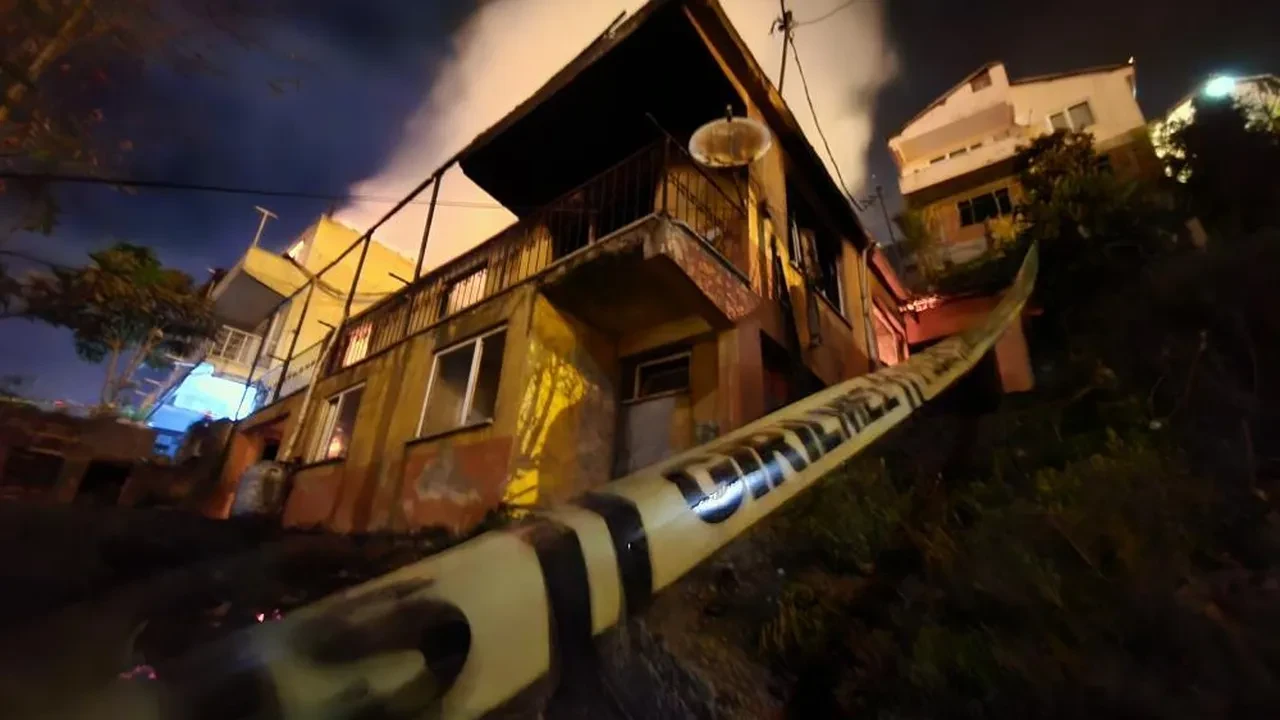 Zonguldak'ta feci yangın! 2 katlı binadan yükselen alevler yandaki binaya sıçradı: 1 ölü