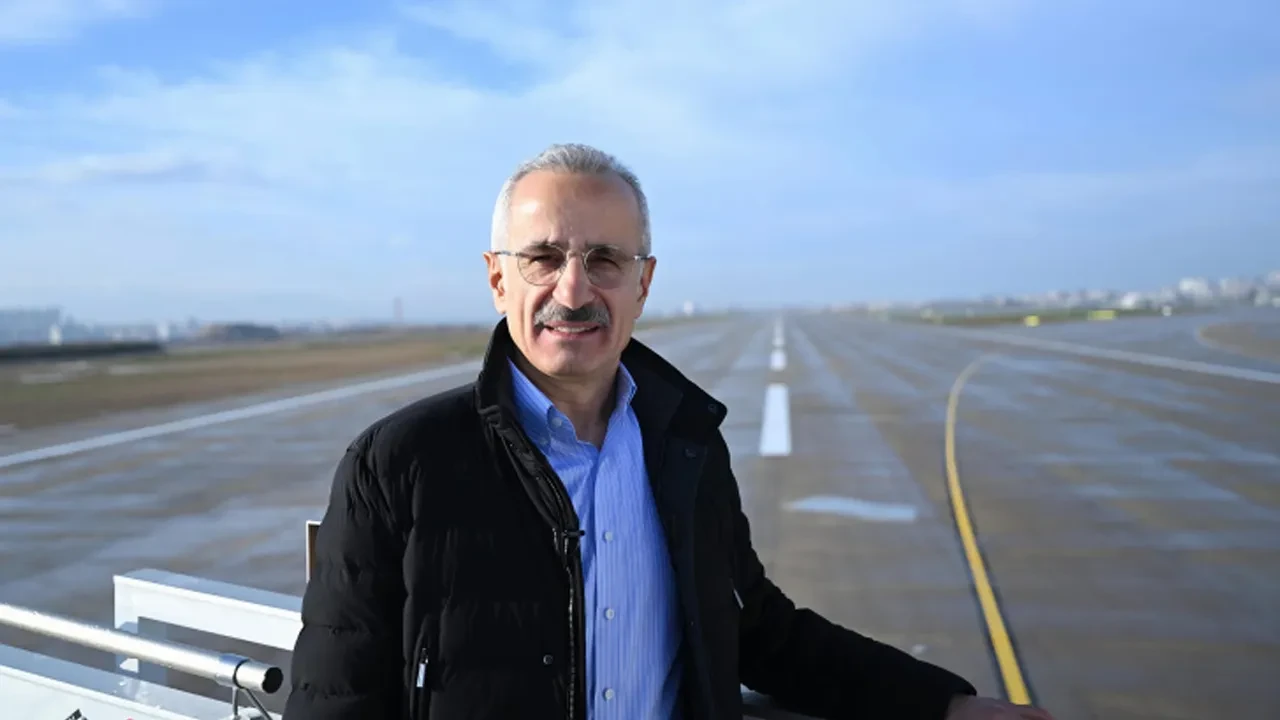 Avrupa'da bir ilk! İstanbul Havalimanı'nda aynı anda üç uçak havalandı