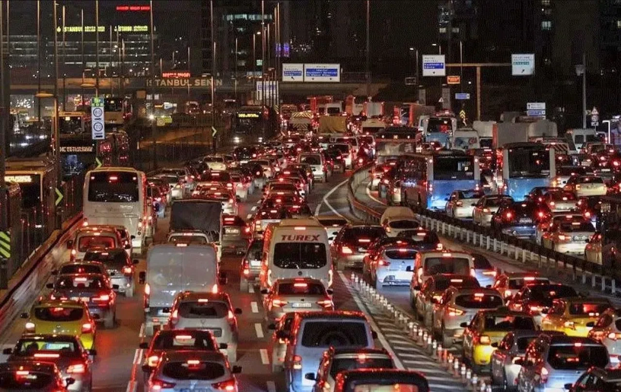 Benzin litre fiyatı zamlandı! İşte güncel akaryakıt fiyatları | 17 Nisan
