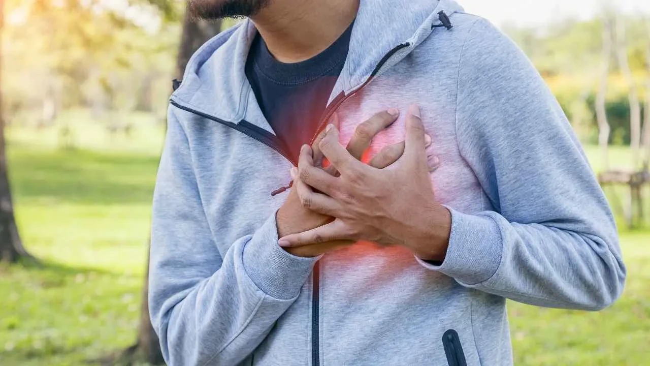 Kulağında bu çizgiye sahip olanlar dikkat! Doktorlar açıkladı: Vücudunuz alarm veriyor