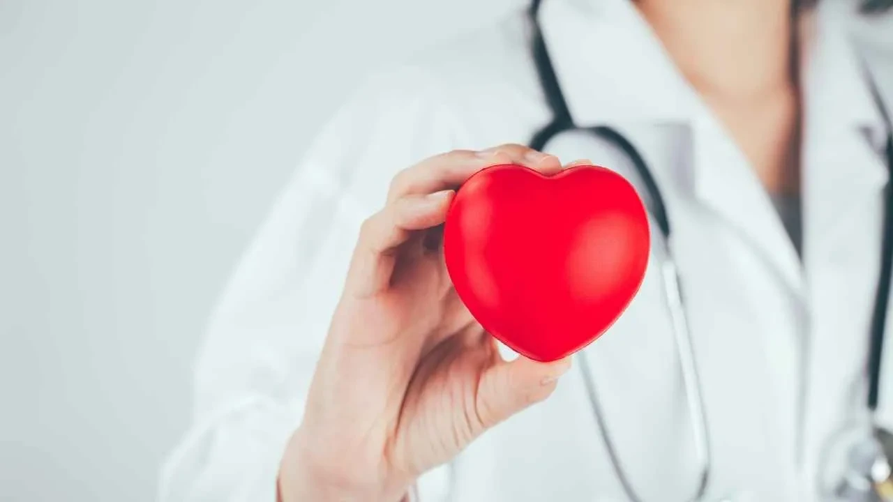 Kulağında bu çizgiye sahip olanlar dikkat! Doktorlar açıkladı: Vücudunuz alarm veriyor