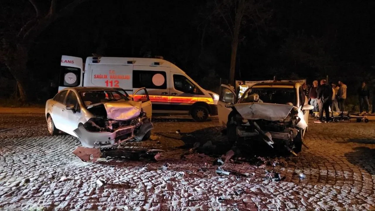 Edirne'de kaza: Ortalık savaş alanına döndü!