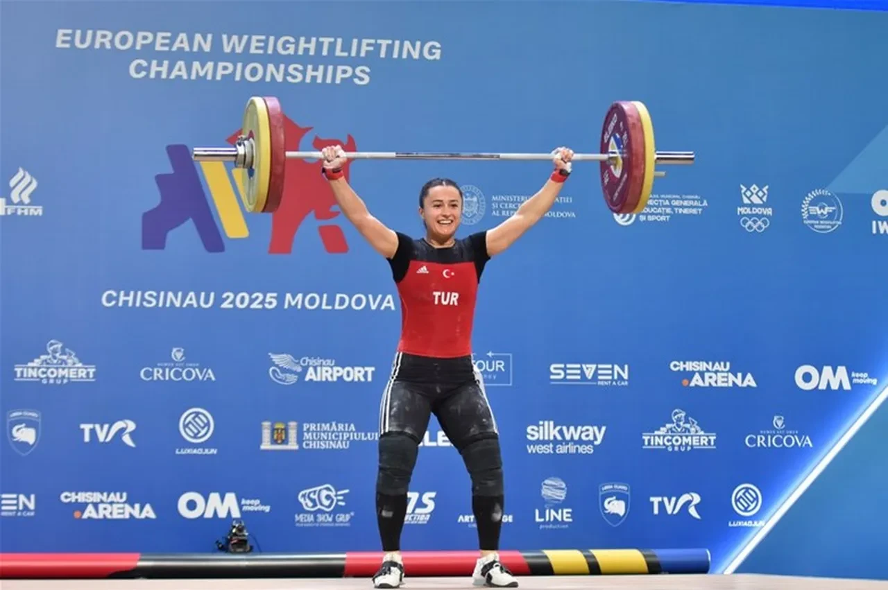 Gençlik ve Spor Bakanı Osman Aşkın Bak, Avrupa şampiyonu Aysel Özkan'ı tebrik etti