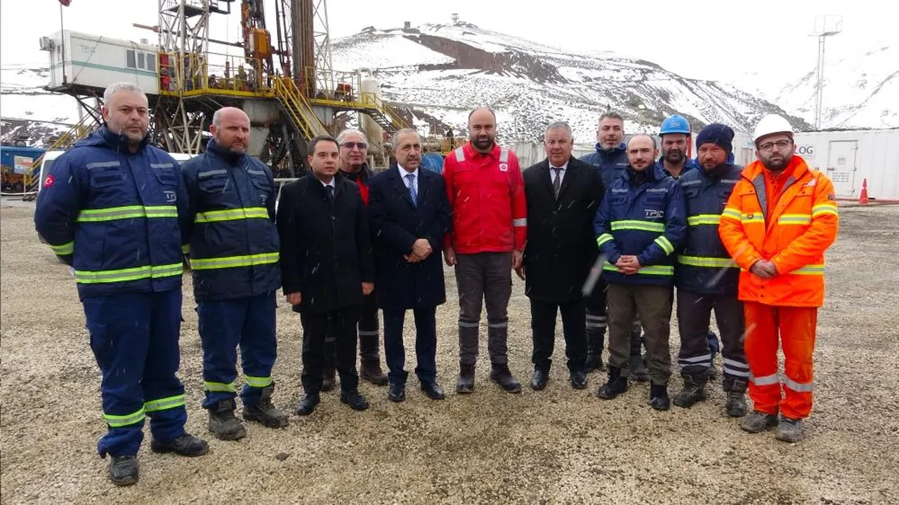 Günlük 5 ton petrol çıkan kuyu kapatılmış! Van'da dev sondaj başlıyor