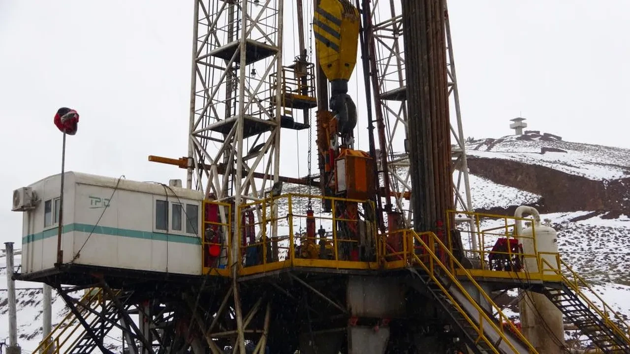 Günlük 5 ton petrol çıkan kuyu kapatılmış! Van'da dev sondaj başlıyor