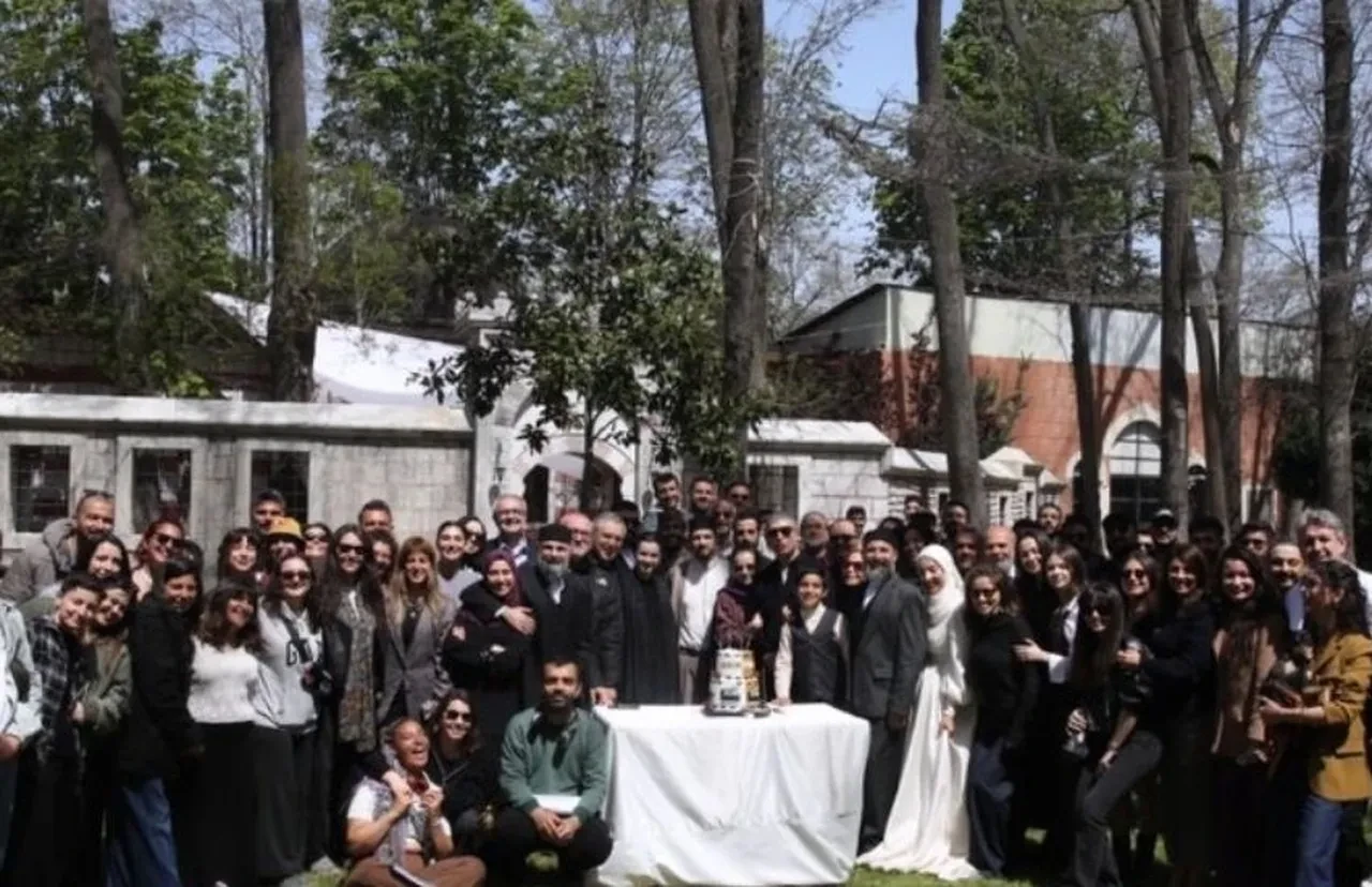 Kızıl Goncalar dizisi final pastasını kesti! Gözyaşları sel oldu 