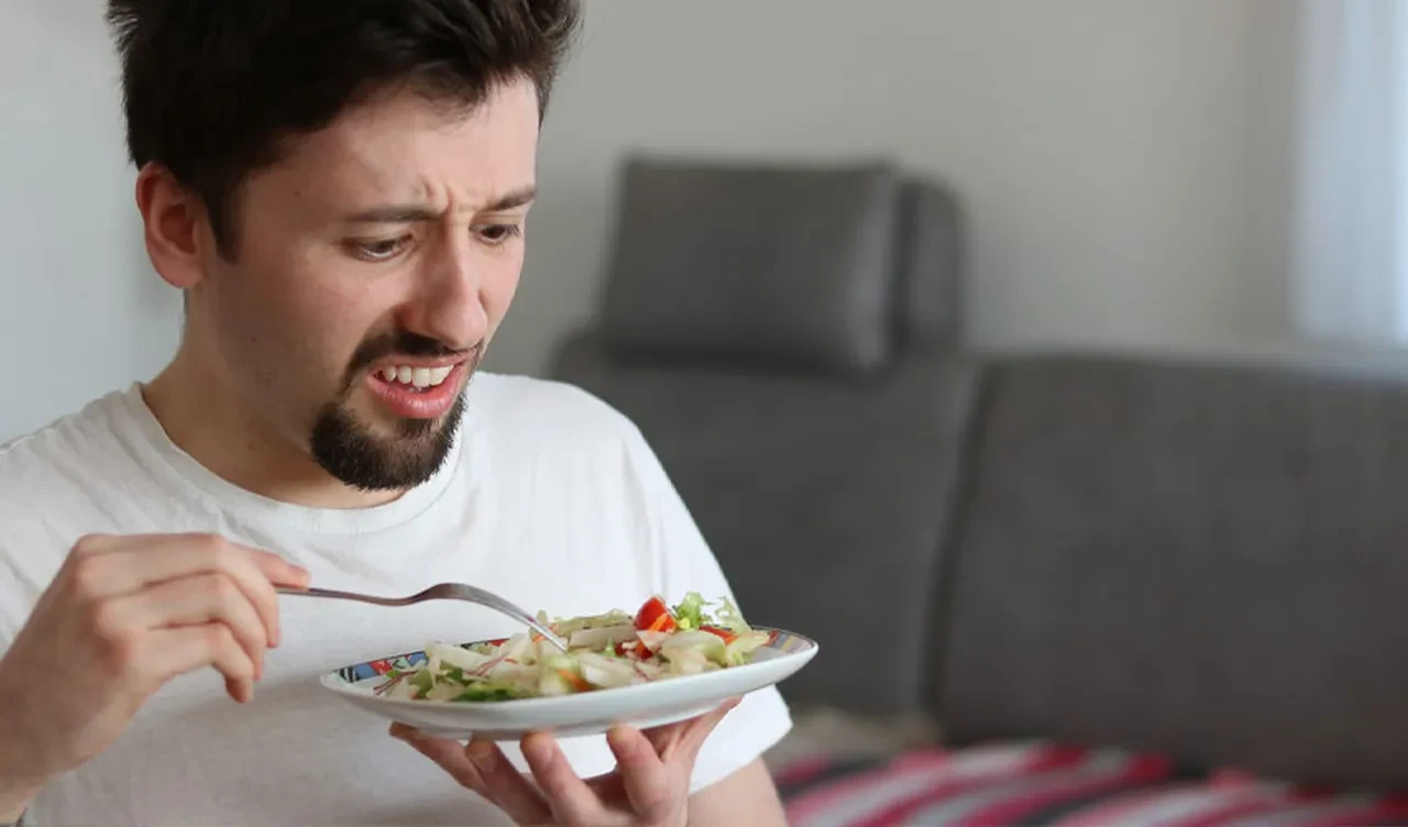 Sadece bir kere ısırdı, hayatı tepetaklak oldu! 20 yıldır meyve ve sebze yemiyor