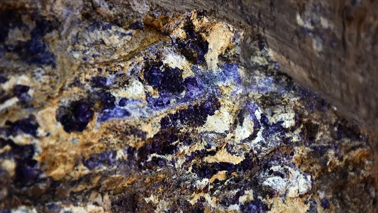 ABD Çin'den tonlarca almak zorunda kalıyor! Türkiye'de dünyanın en güçlü toprak element madeni o şehirden çıktı