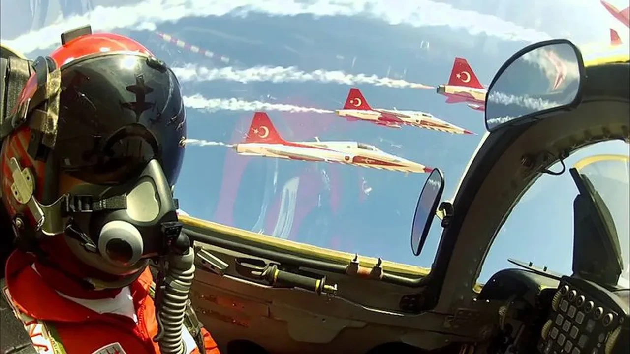 Atatürk resmi pilotların kolundan kaldırıldı iddiası! İletişim Başkanlığından açıklama yapıldı