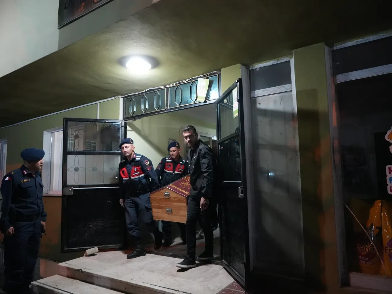 Eşini katleden polis memuru hakkında yeni gelişme! Cezası belli oldu