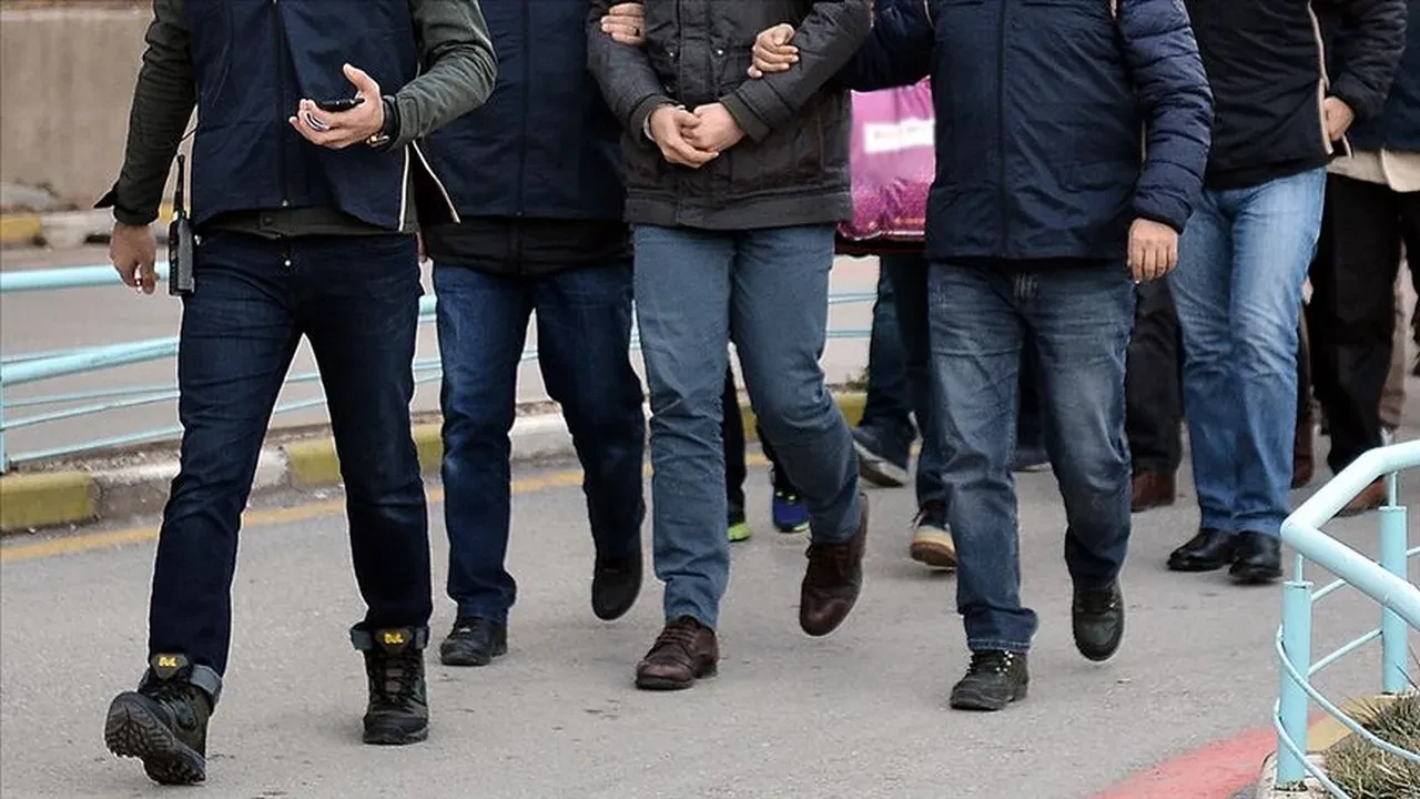 FETÖ'nün TSK yapılanmasına operasyon: Gözaltılar var
