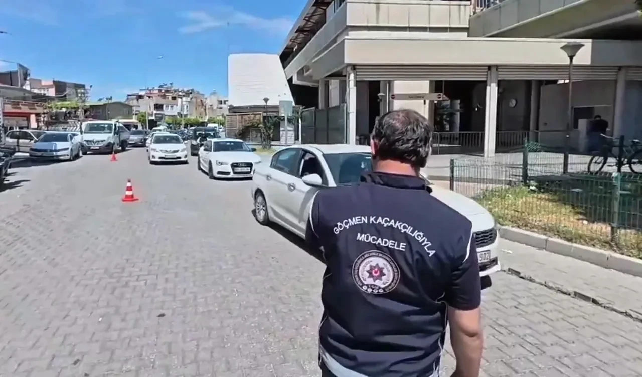 Göçmen kaçakçılarına büyük darbe! Çok sayıda kişi yakaladı