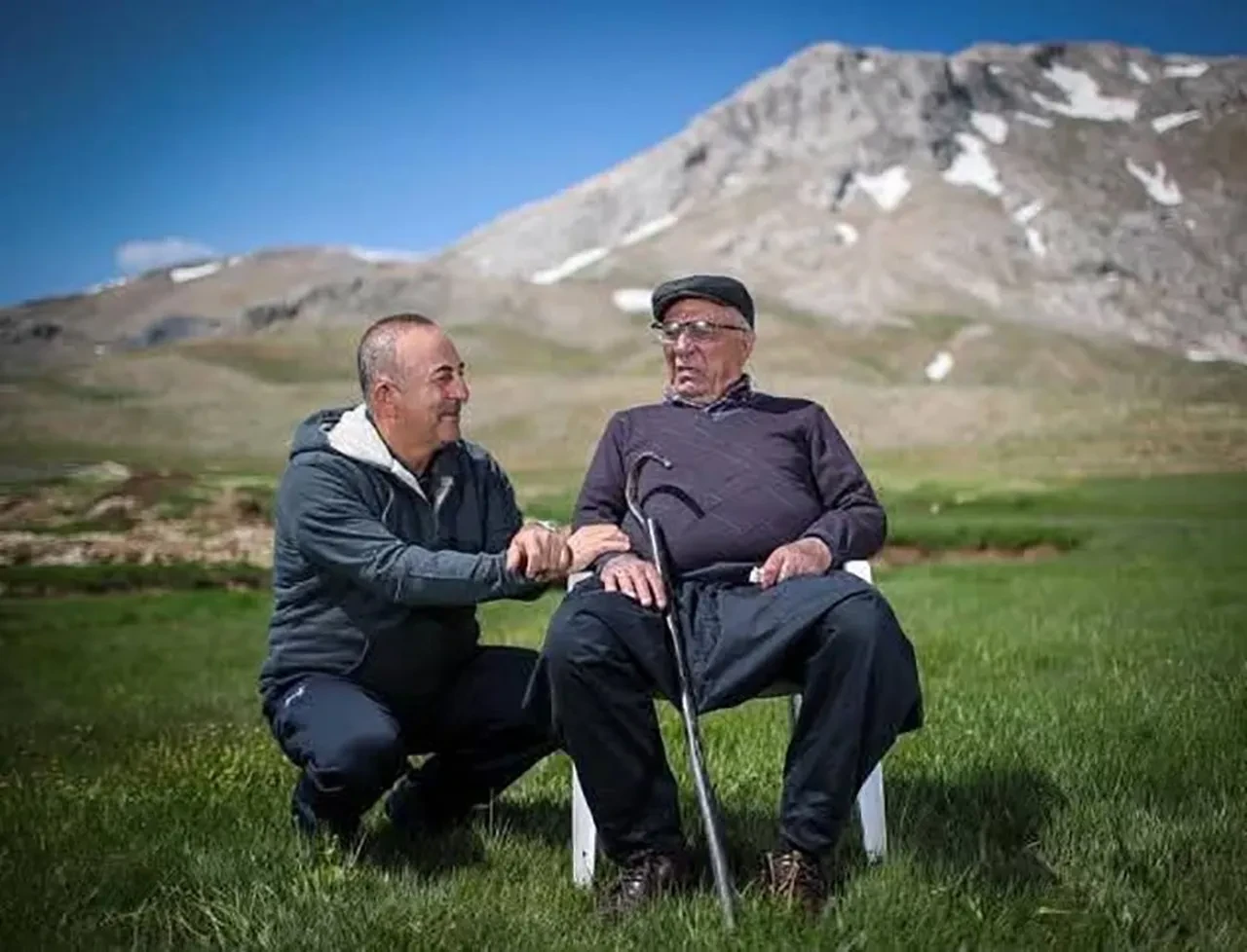 Mevlüt Çavuşoğlu'nun acı günü! Babası hayatını kaybetti