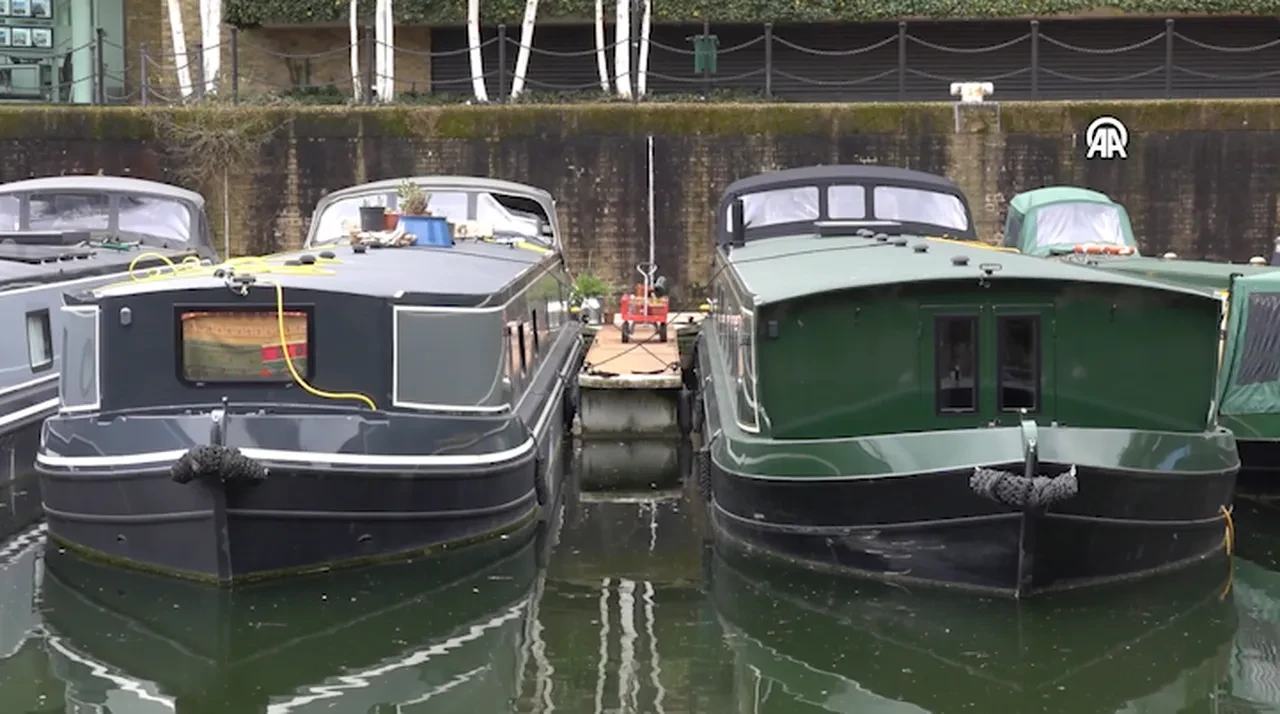 Modern göçebeler: Kiralar artınca binlerce kişi suda yaşamaya başladı