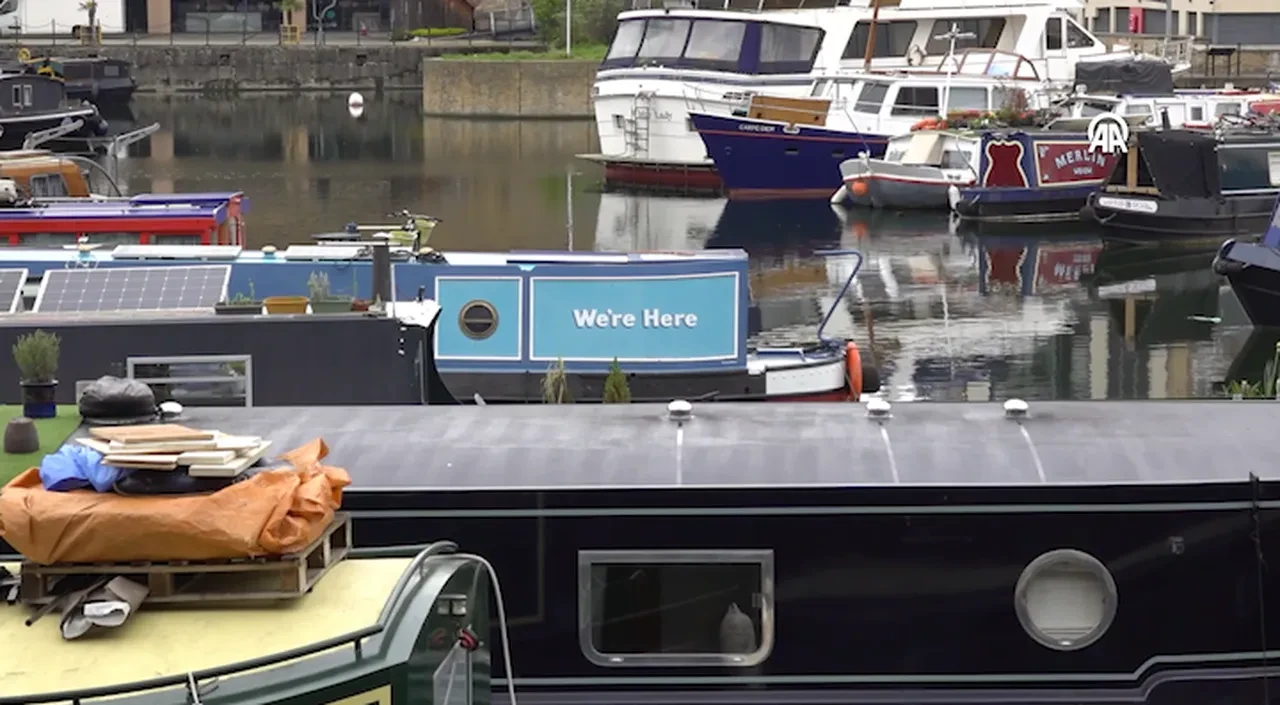 Modern göçebeler: Kiralar artınca binlerce kişi suda yaşamaya başladı