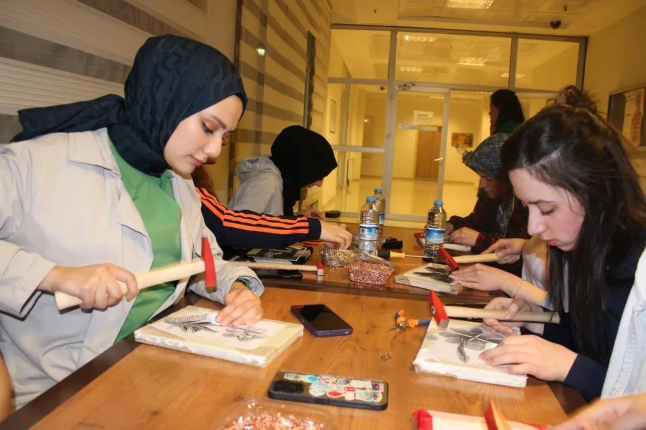 Üniversiteli gençlere filografi etkinliği düzenlendi