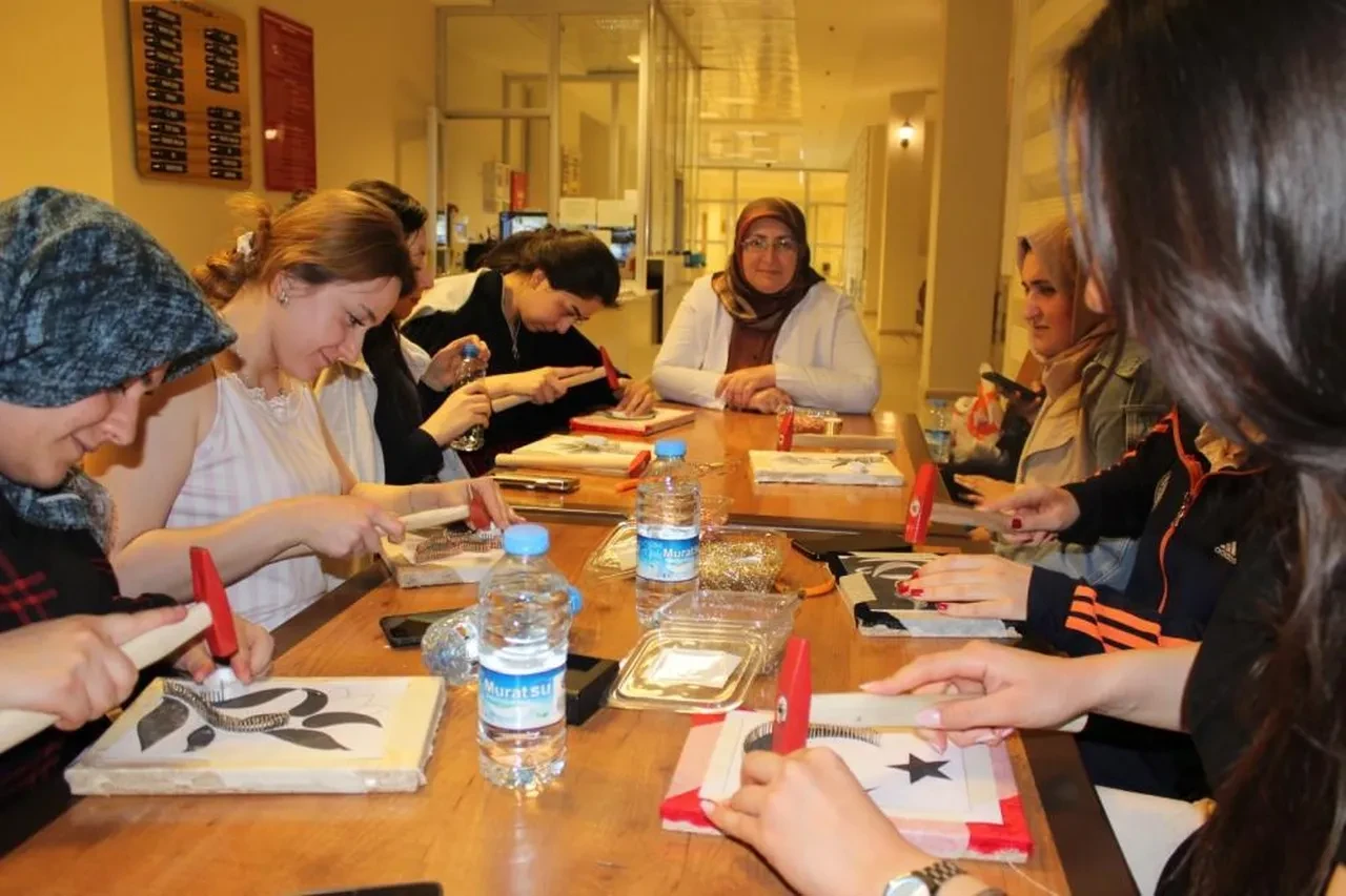 Üniversiteli gençlere filografi etkinliği düzenlendi