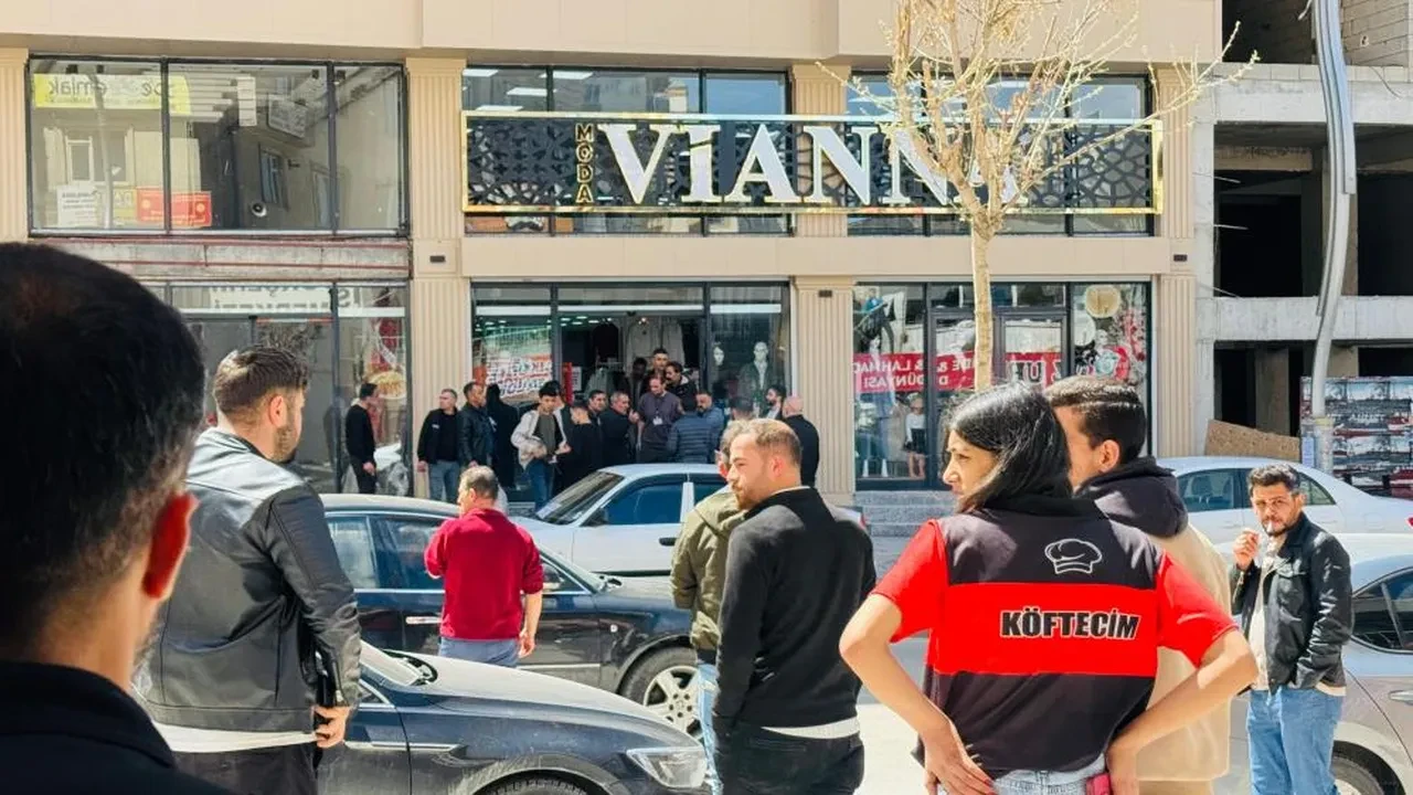 Van'da giyim mağazasına silahlı saldırı: Ölü ve yaralılar var