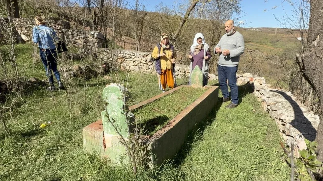Ali Baba Türbesi'nde toprak yiyerek dua ediyorlar!