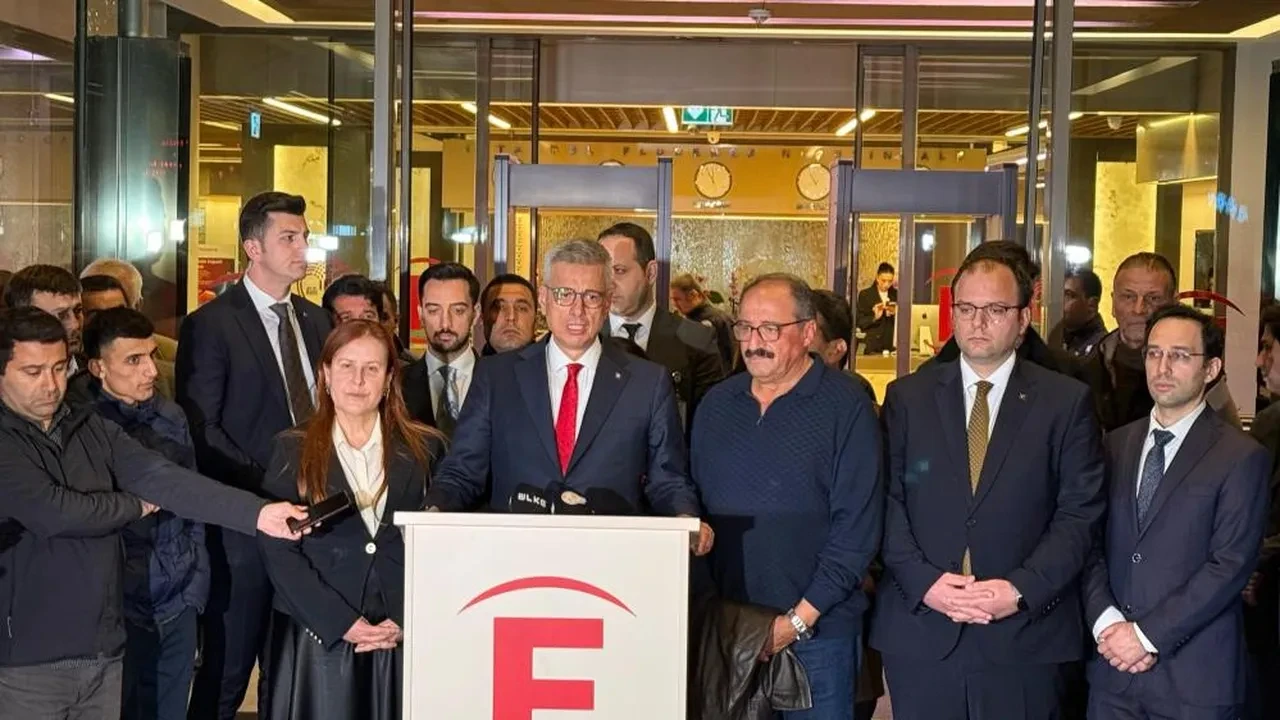 Amedspor sahada taraftar tribünde: Geçmiş olsun Sırrı abi