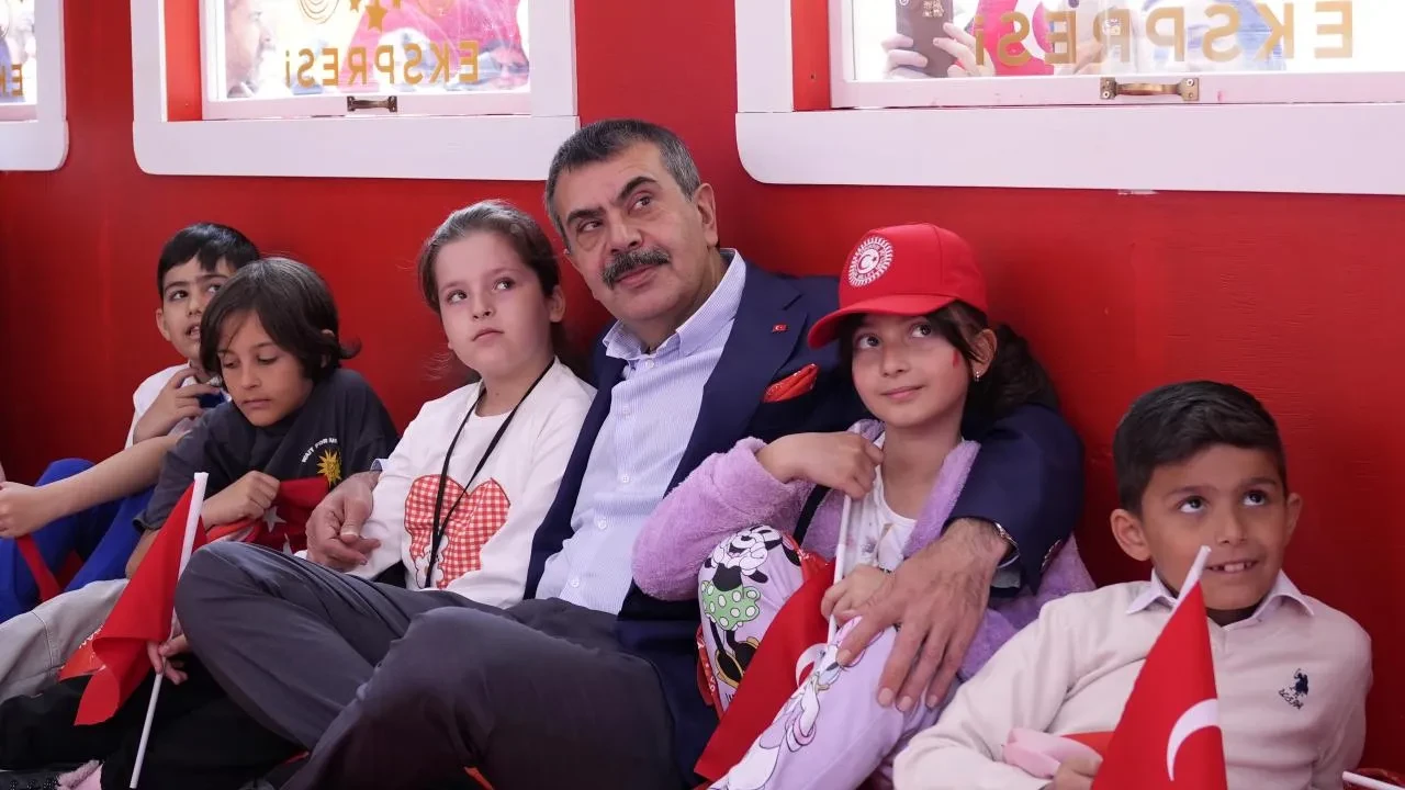 Bakan Yusuf Tekin'den dikkat çeken 23 Nisan genelgesi! Tüm illere gönderildi