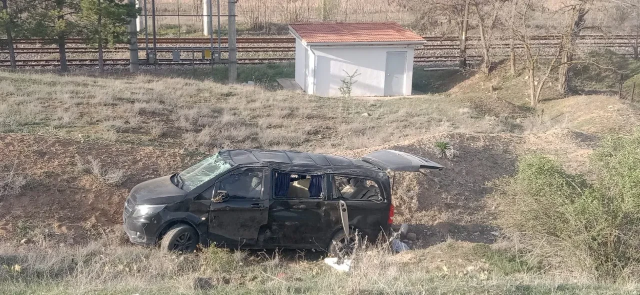 Berk Atan kaza geçirdi! Aracın içindeki diğer isim de ortaya çıktı