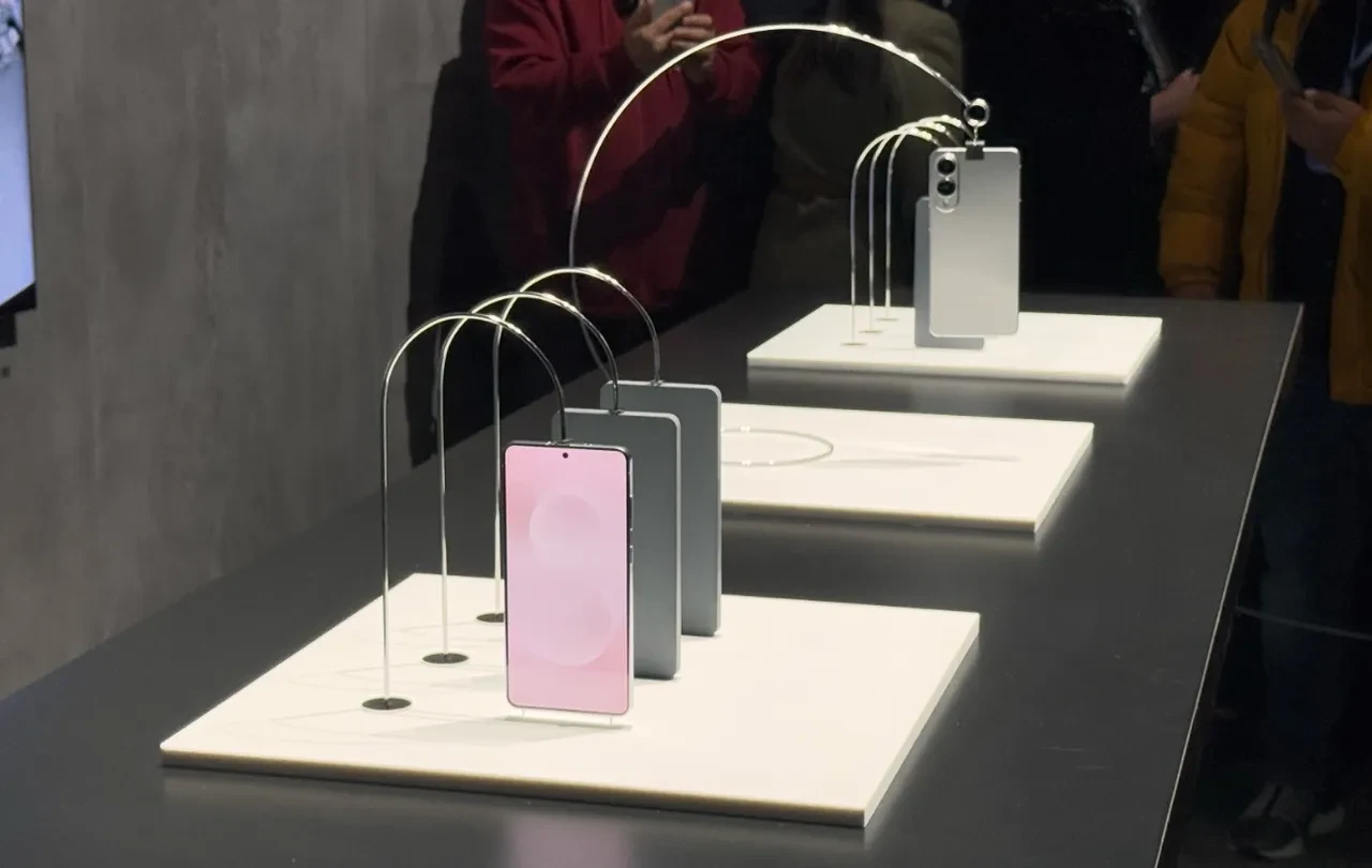 Akıllı telefon piyasasında Samsung krizi! Uzun zamandır beklenen o model ertelendi