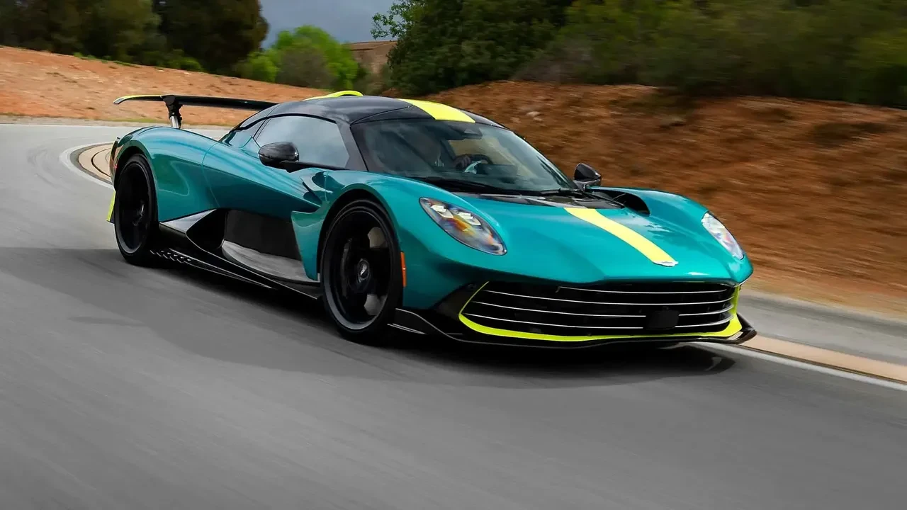 Aston Martin Valhalla yola çıkmak için gün sayıyor
