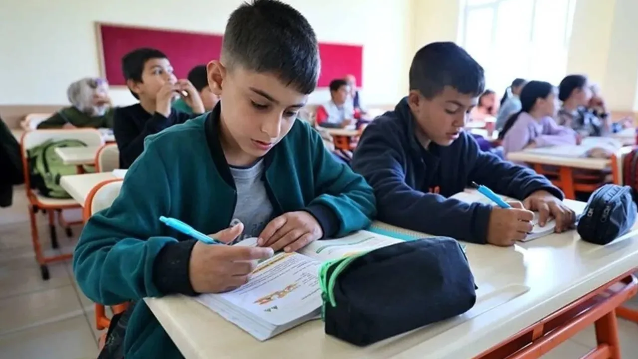 Bayram tatilinden sonra okullar ne zaman açılıyor? 9 günlük tatilin bitmesine sayılı günler kaldı